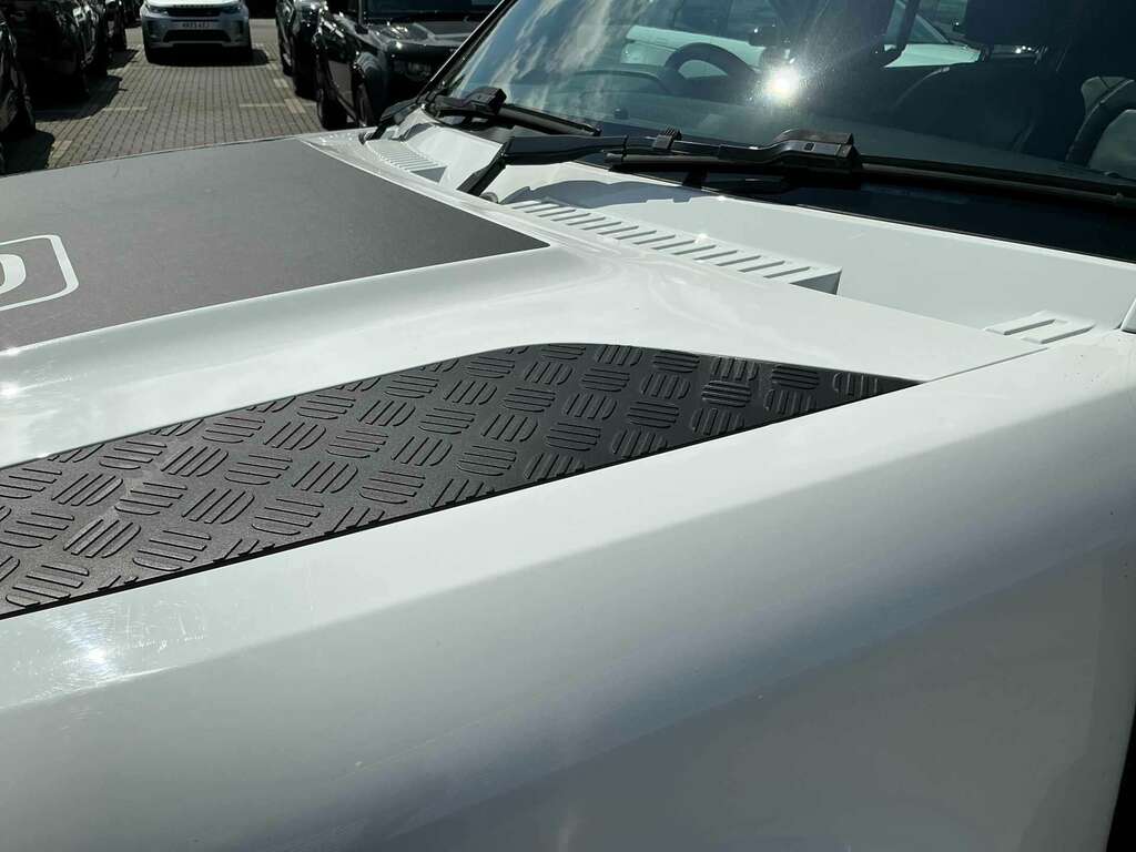 Land Rover Defender 110 Defender Se D Mhev White #17