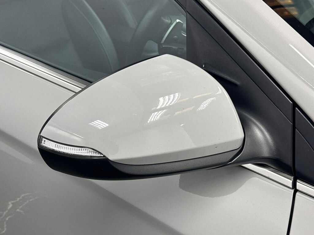 Hyundai Ioniq Hatchback Black #30