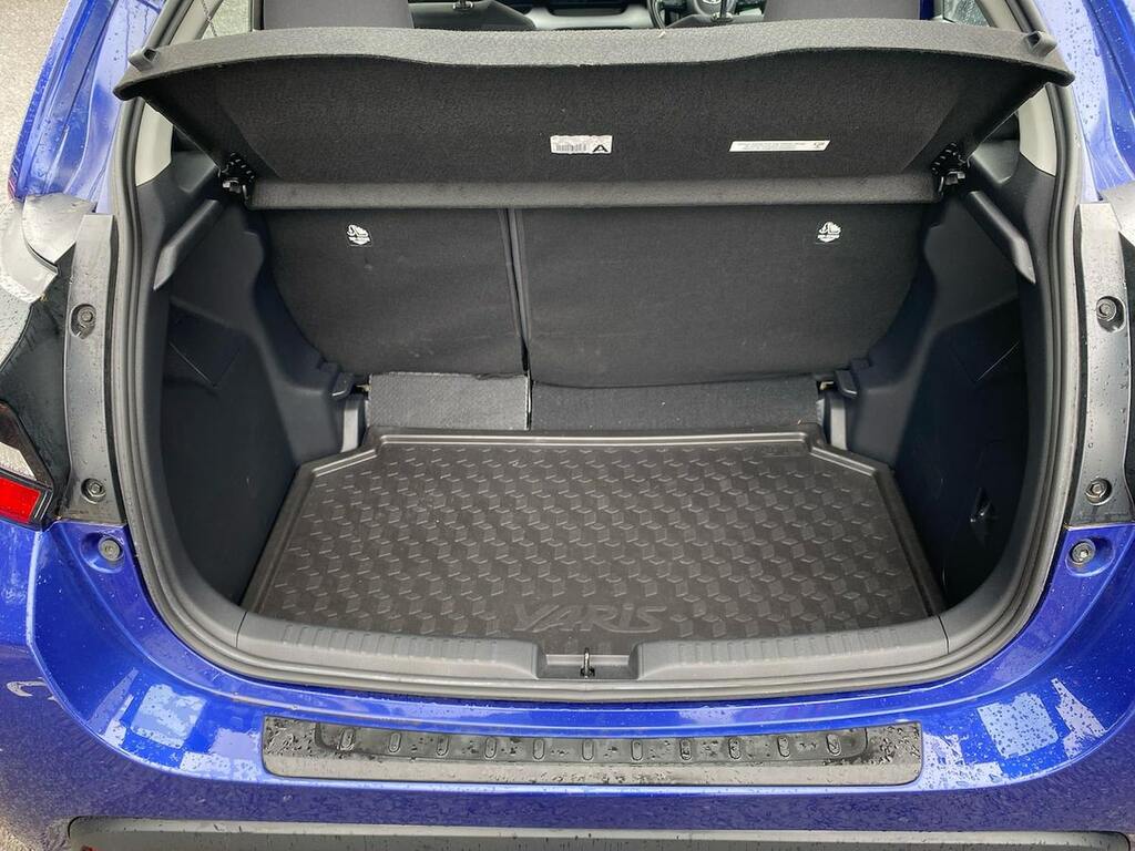 Toyota Yaris Design Silver #17
