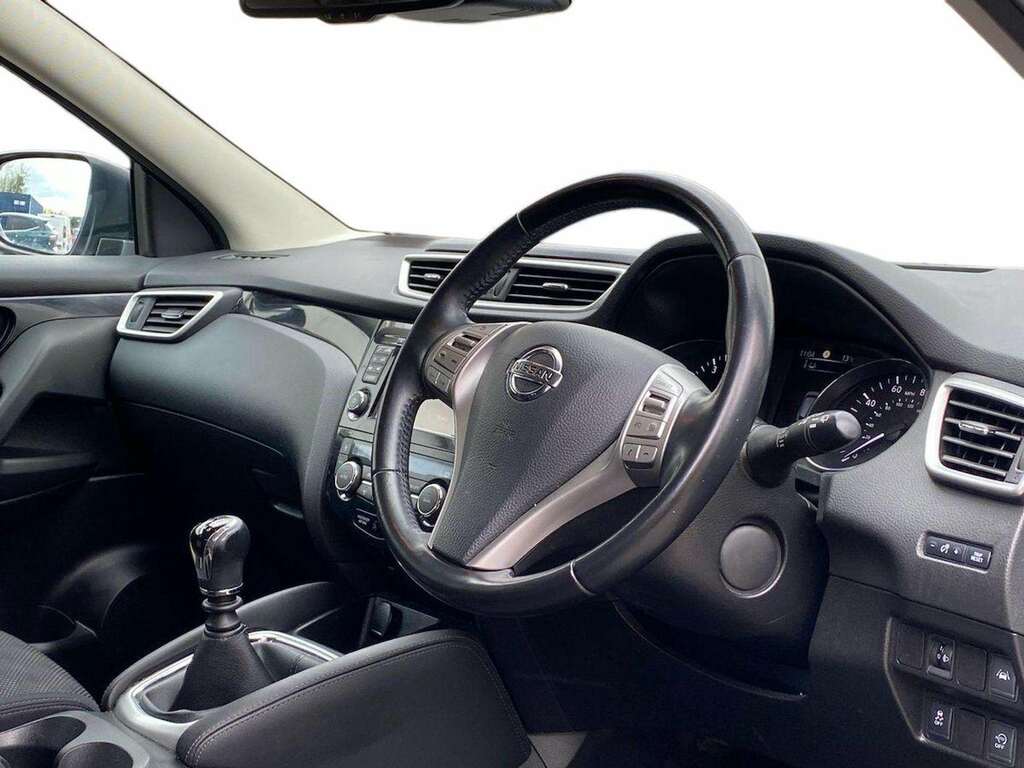Nissan Qashqai 1.2 Dig-t Acenta Xtronic Hatchback #15