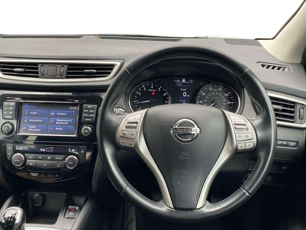 Nissan Qashqai 1.2 Dig-t Acenta Xtronic Hatchback #9