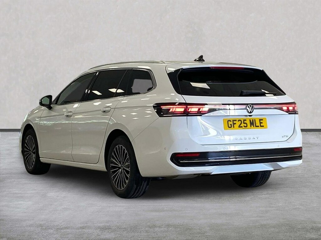 Volkswagen Passat 1.5 Etsi Mhev Elegance Estate Hybrid Ds White