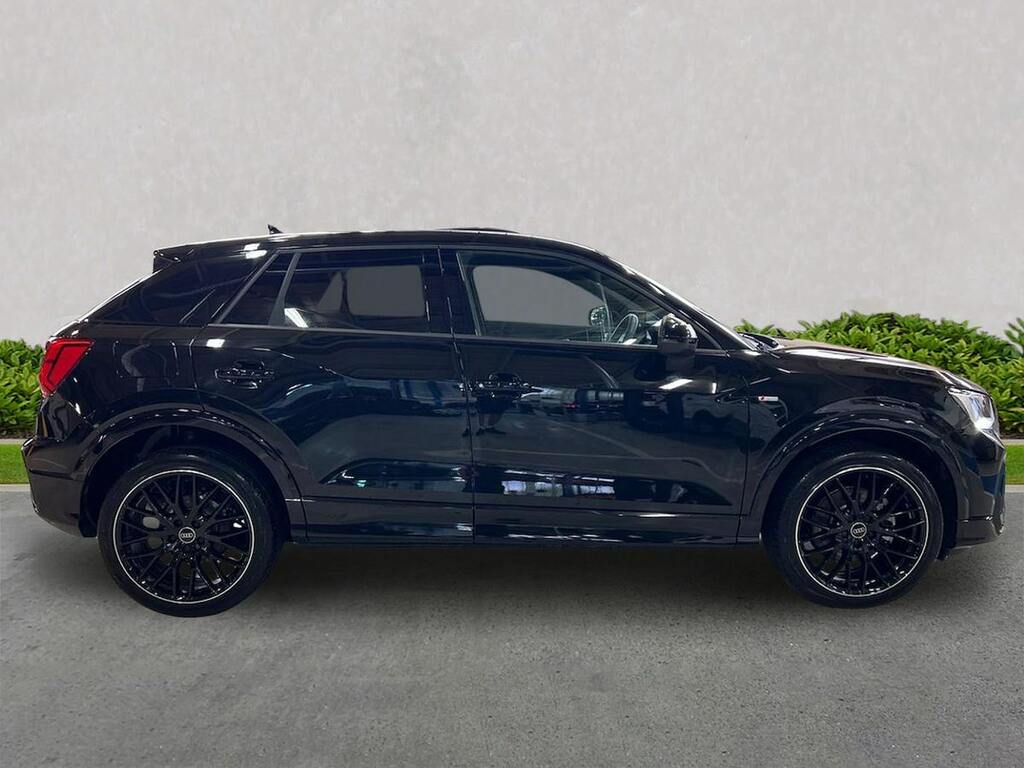 Audi Q2 1.5 Tfsi Cod 35 Black Edition Suv S Tro KR75AVC Black #3