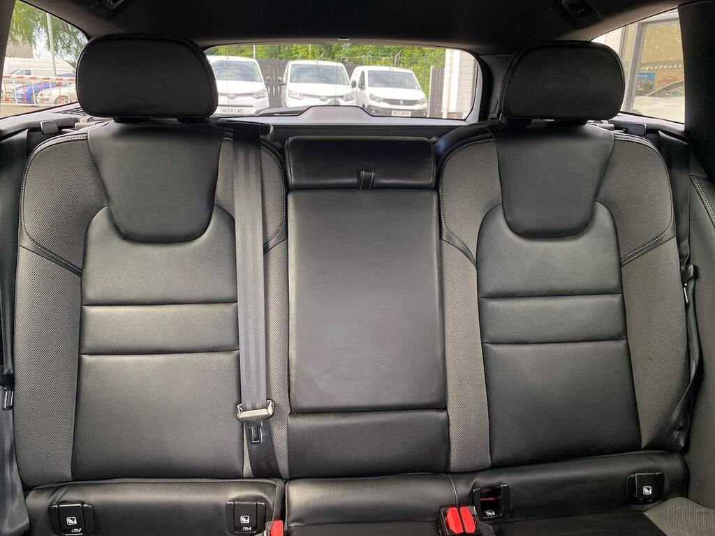 Volvo V60 Plus Black #16
