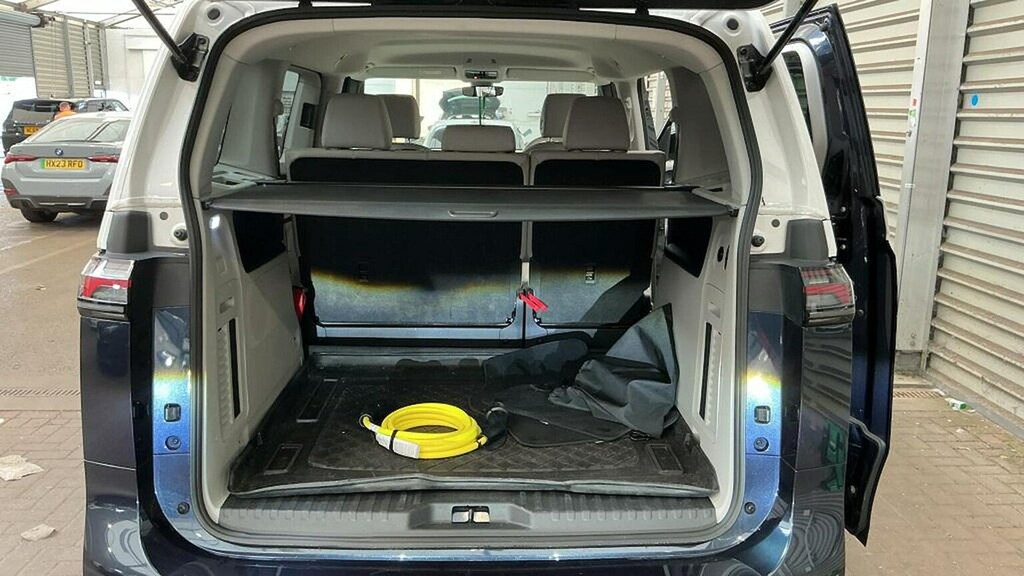 Volkswagen ID.Buzz Pro 77Kwh Commerce Plus Yellow #7