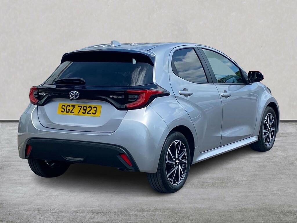 Toyota Yaris Dynamic White #18