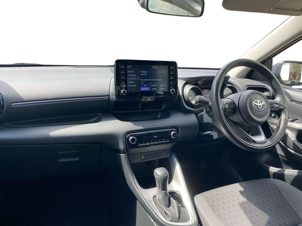 Toyota Yaris Dynamic White #7