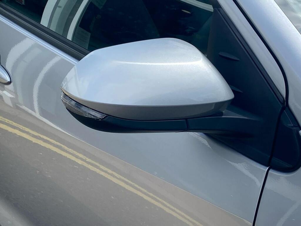 Toyota Yaris Dynamic White #30