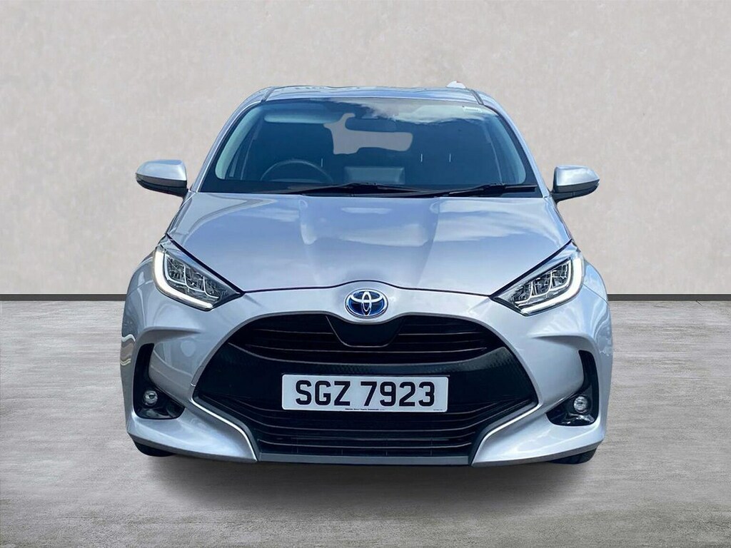 Toyota Yaris Dynamic White #5