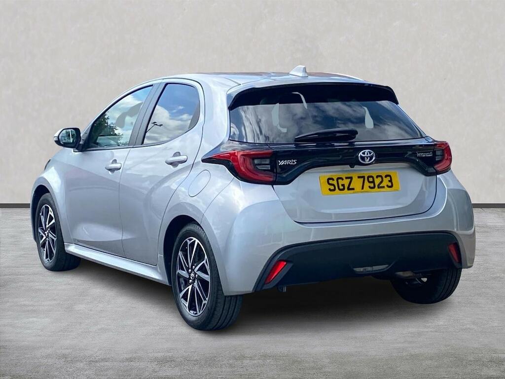 Toyota Yaris Dynamic White #2