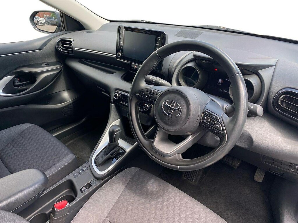 Toyota Yaris Dynamic White #15