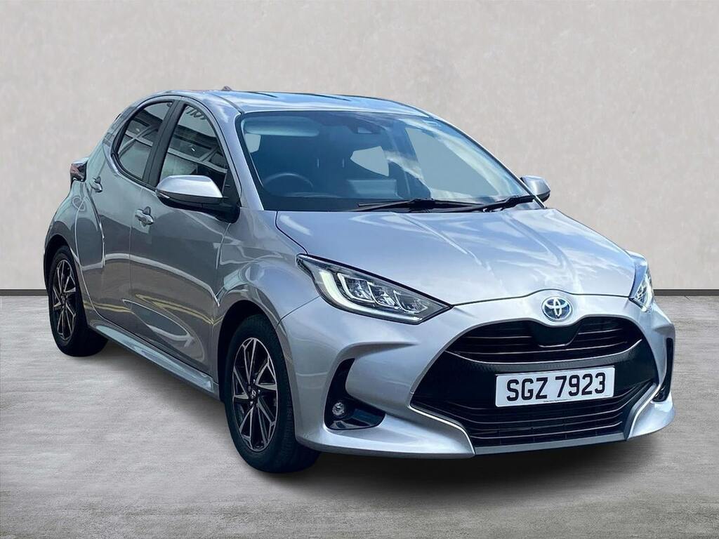 Toyota Yaris Dynamic White #1