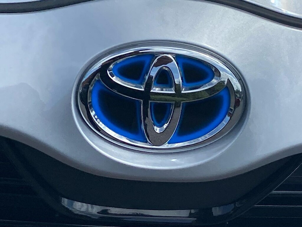 Toyota Yaris Dynamic White #28