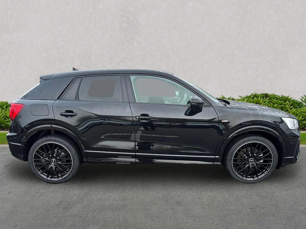 Audi Q2 35 Tfsi Black Edition S Tronic Tech Black #3