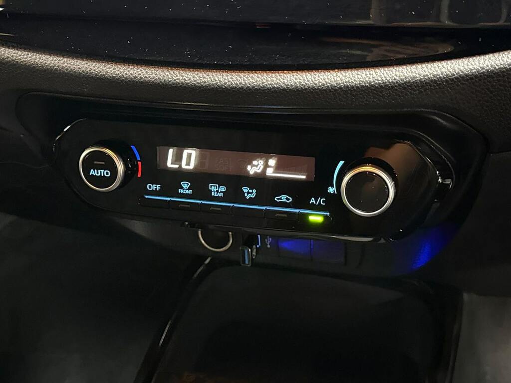 Toyota Aygo X Pure Automatic Black #12
