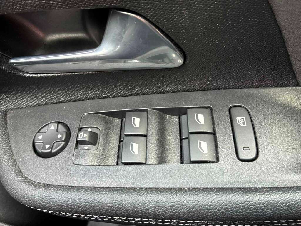 Vauxhall Mokka-e 100Kw Ultimate 50Kwh Green #20