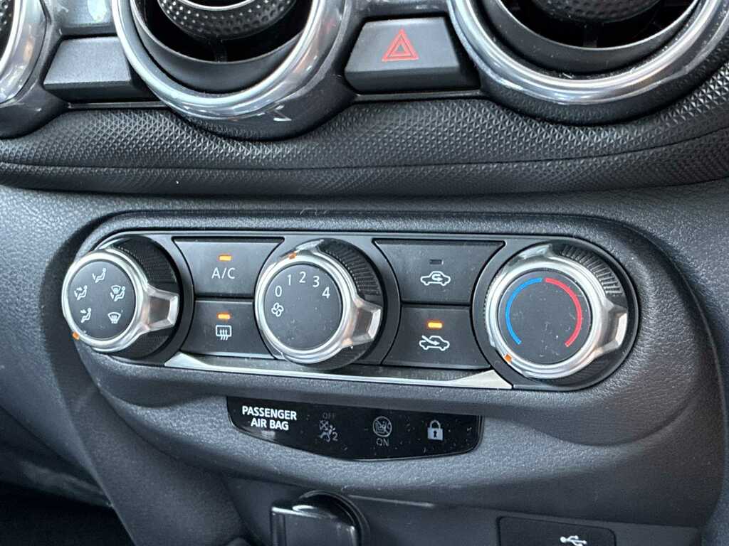 Nissan Juke 1L Tekna Black #11