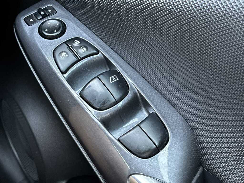 Nissan Juke 1L Tekna Black #20