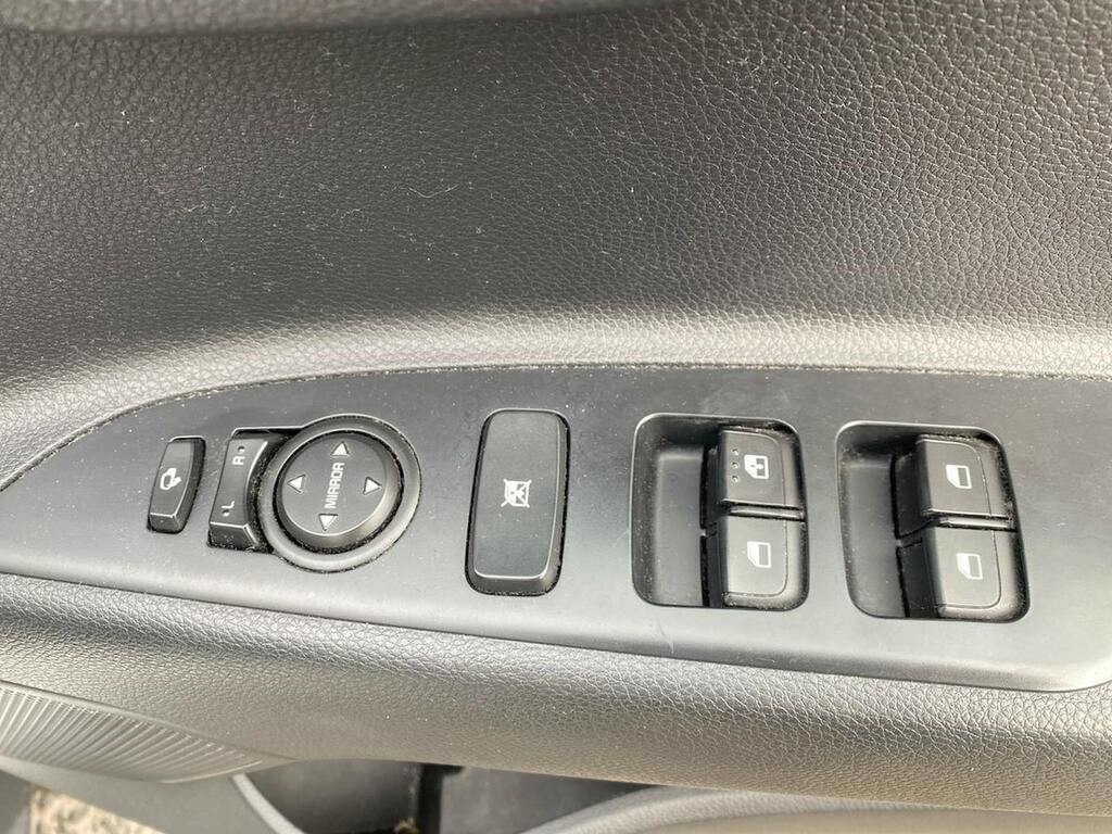 Kia Stonic 1.0T Gdi Maxx White #21