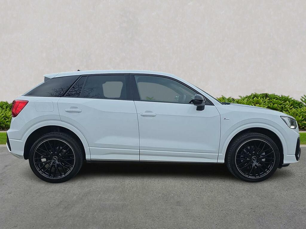 Audi Q2 1.5 Tfsi Cod 35 Black Edition Suv S Tro White #3