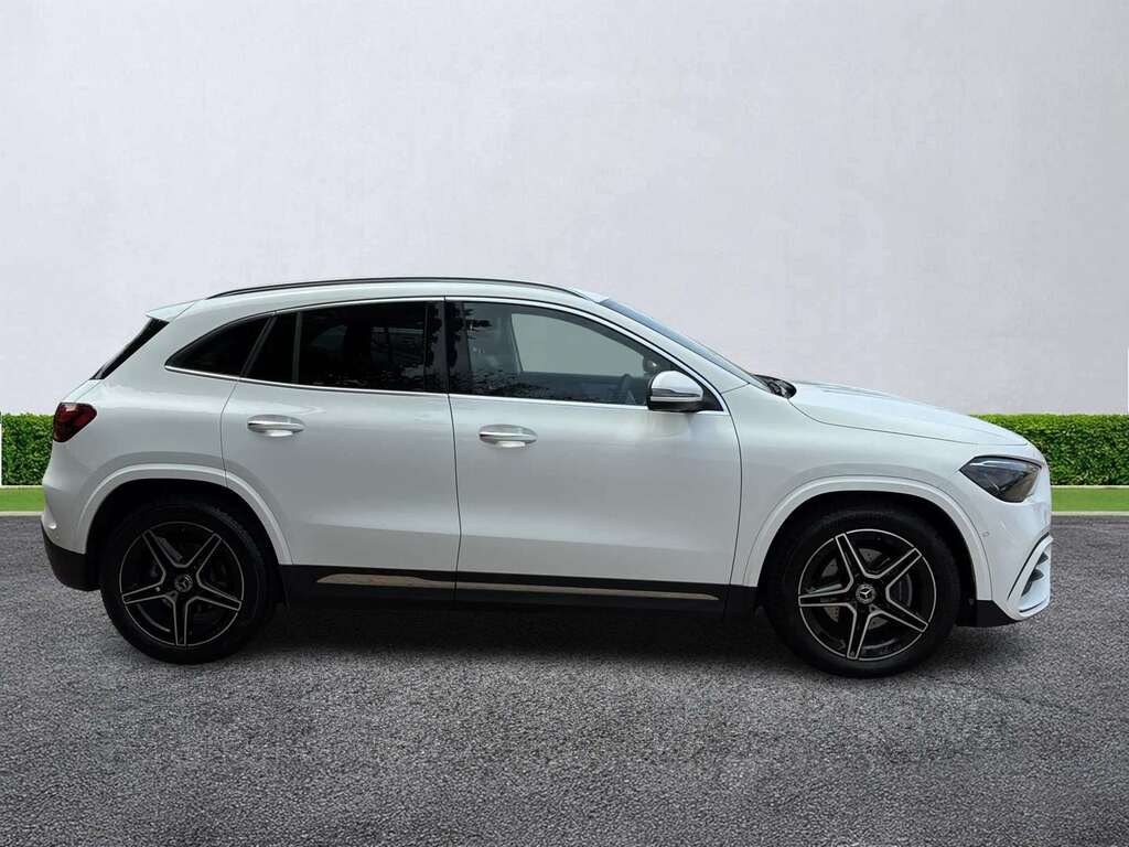 Mercedes-Benz GLA Class Gla 200 Amg Line Executive White #3