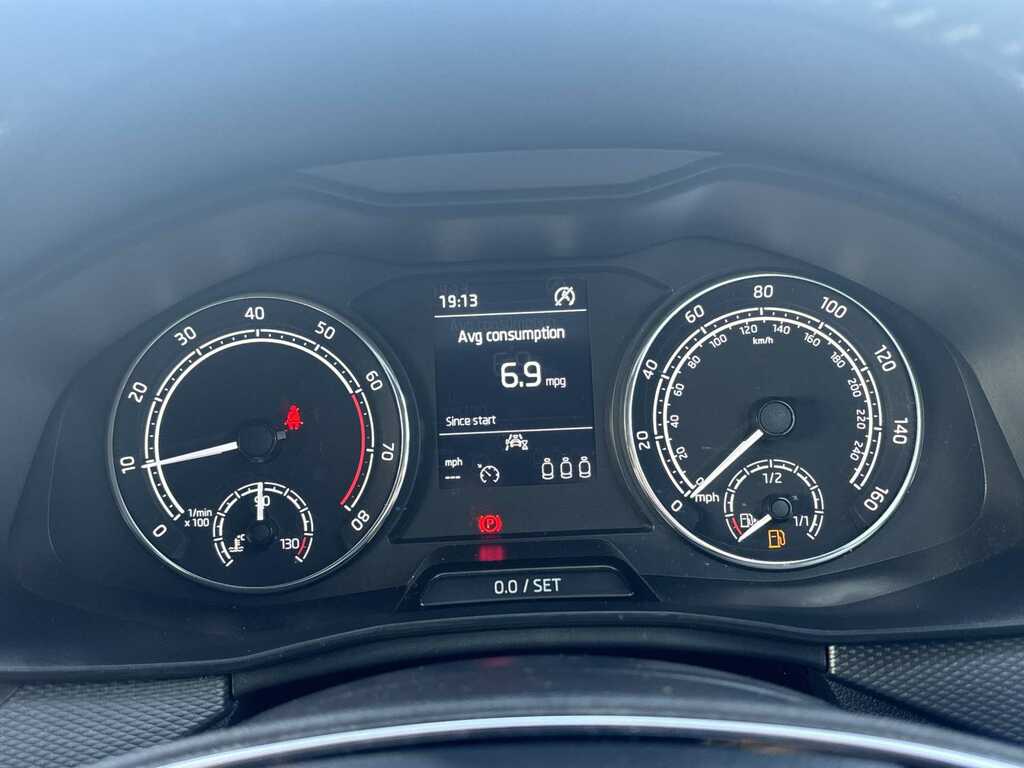 Skoda Kamiq Se Drive White #9