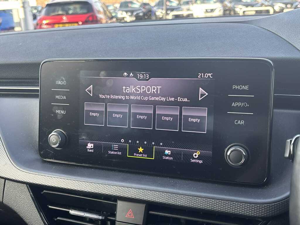 Skoda Kamiq Se Drive White #10