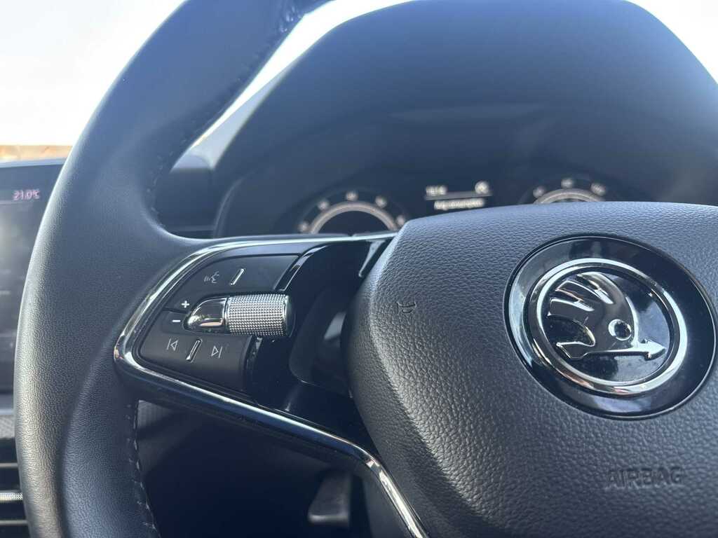 Skoda Kamiq Se Drive White #23