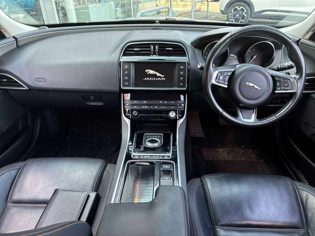 Jaguar XE 2L R-sport Black #8