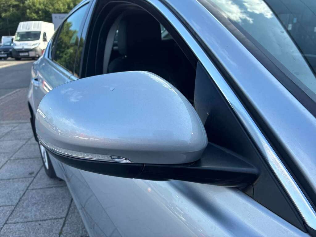 Jaguar XE 2L R-sport Black #29