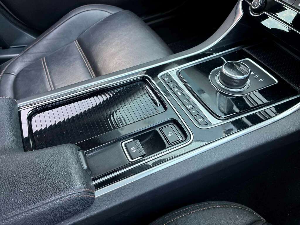 Jaguar XE 2L R-sport Black #13