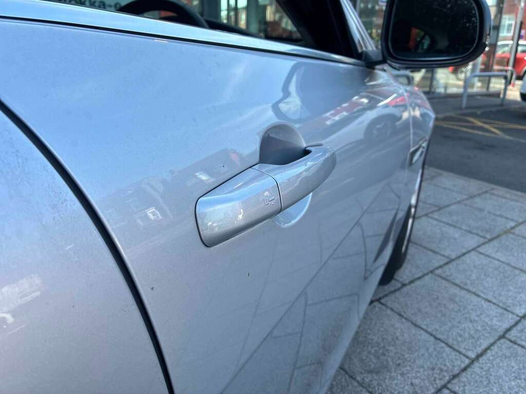 Jaguar XE 2L R-sport Black #28