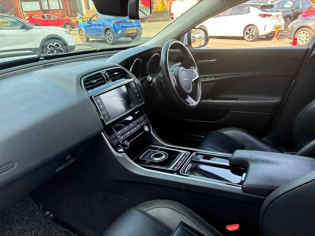 Jaguar XE 2L R-sport Black #7