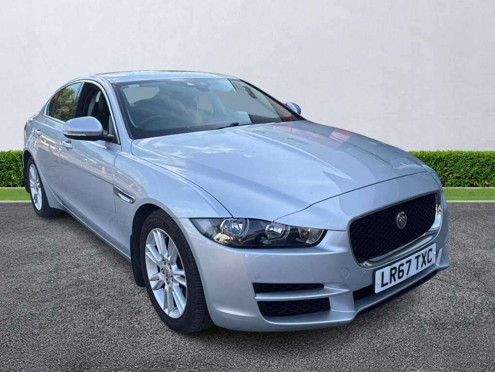 Jaguar XE 2.0 Ingenium Prestige Silver