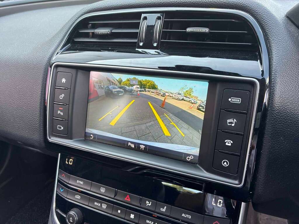 Jaguar XE 2L R-sport Black #21