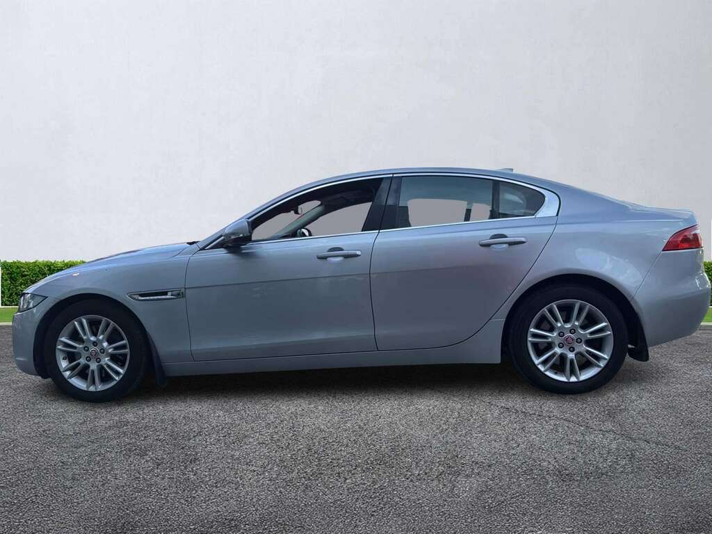 Jaguar XE 2L R-sport Black #18