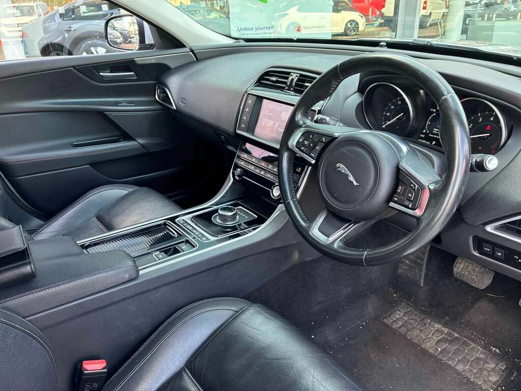 Jaguar XE 2L R-sport Black #14