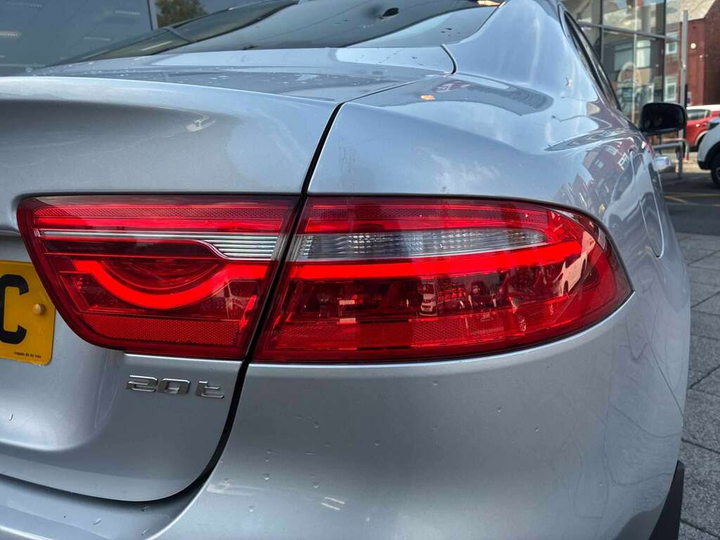 Jaguar XE 2L R-sport Black #27