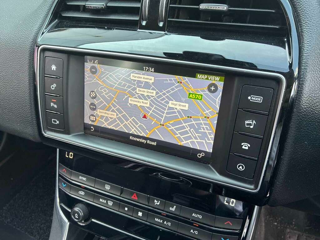 Jaguar XE 2L R-sport Black #9