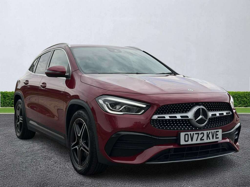 Mercedes-Benz GLA Class Gla 200 Amg Line Executive Red
