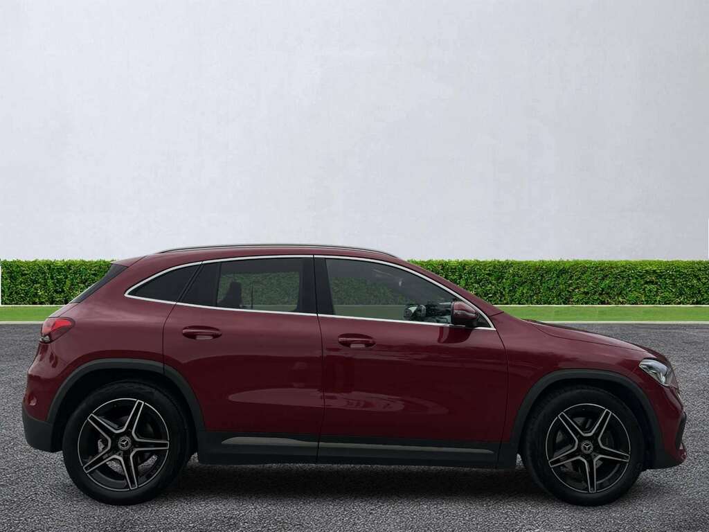 Mercedes-Benz GLA Class Gla 200 Amg Line Executive Red #2