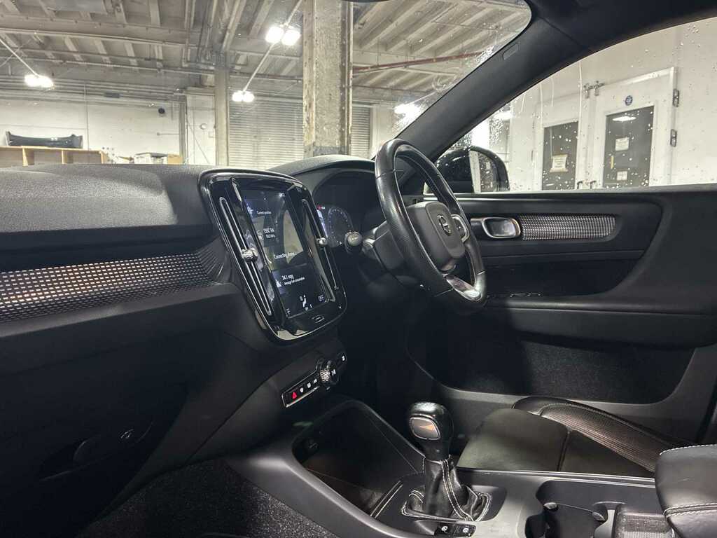 Volvo XC40 1.5 T3 163 R Design Black #6