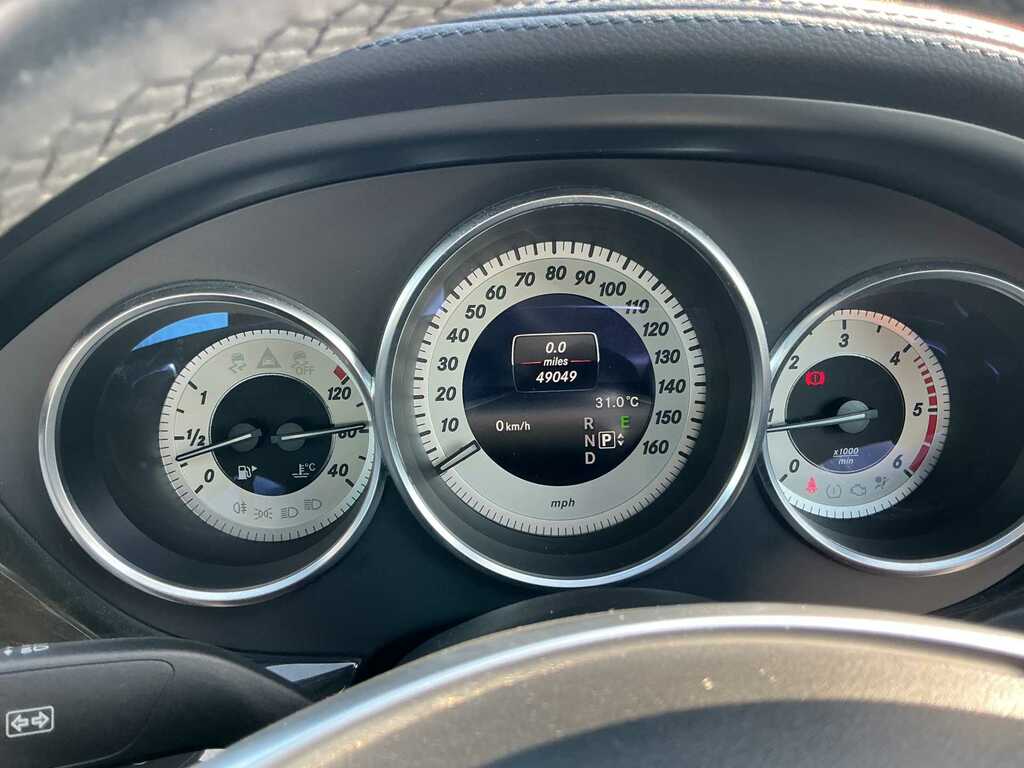 Mercedes-Benz CLS Cls350 D Amg Line Premium Plus Red #17