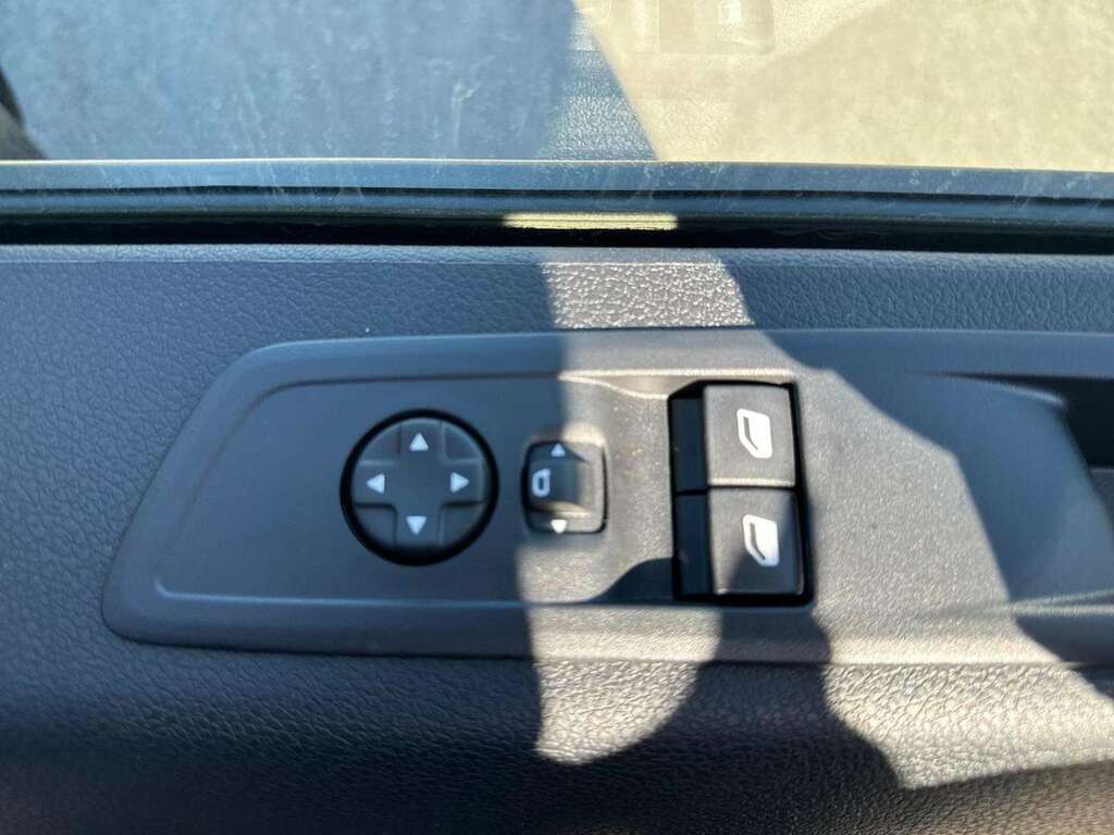 Vauxhall Vivaro Prime White #18