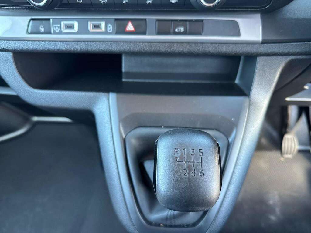 Vauxhall Vivaro Prime White #11
