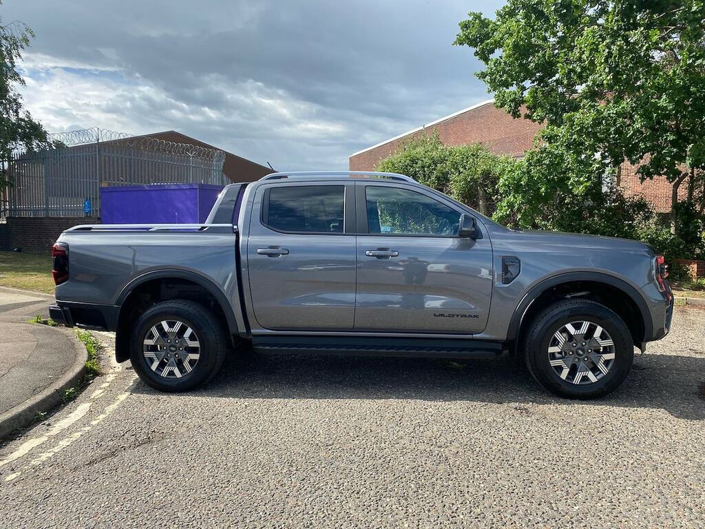 Ford Ranger Pick Up Double Cab Ms-rt 3.0 Ecoblue V6 240 Blue #18
