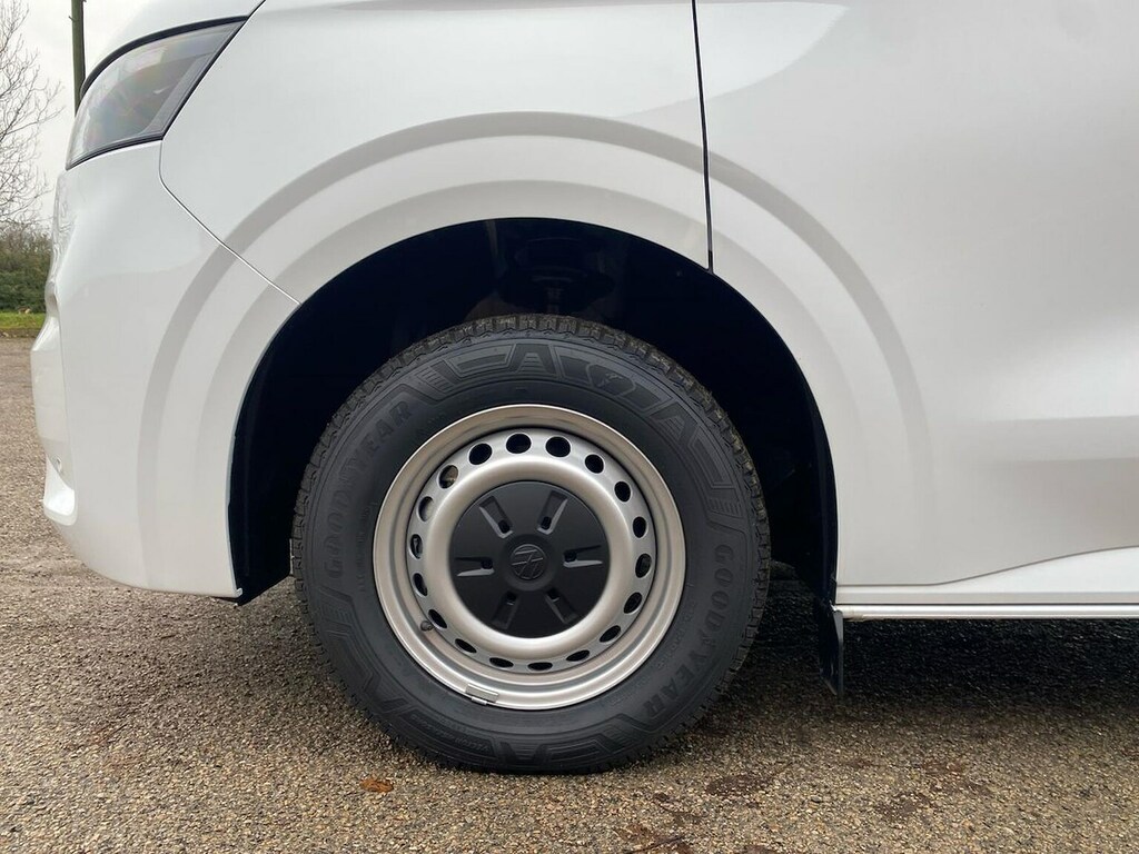 Volkswagen E-Transporter 100Kw 65Kwh Commerce Plus Van  #6