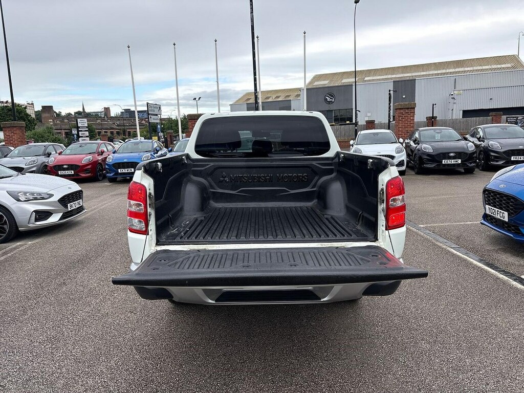 Mitsubishi L200 2.4 Di-d Dc Warrior Pickup Double Cab M  #6