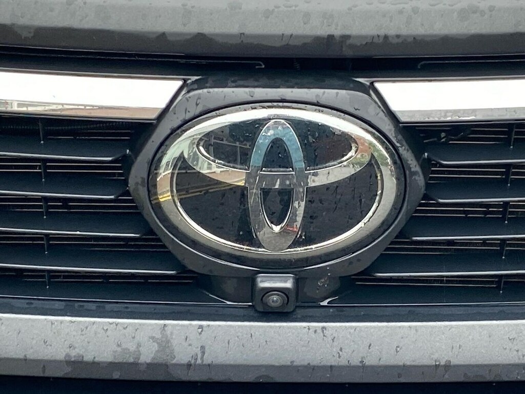 Toyota HILUX Active White #28