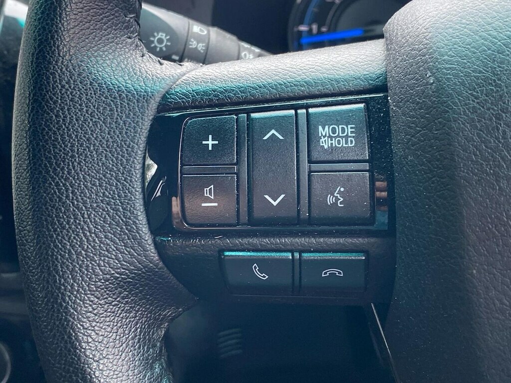 Toyota HILUX Active White #24